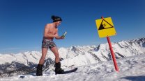 Photo Thumbnail of Naked On A Snowboard Down The Austrian Alps In Seefeld