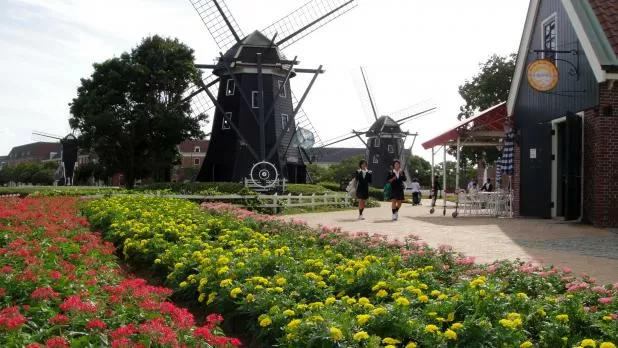 Holland Got Copied By Japan As Theme Park: Huis Ten Bosch